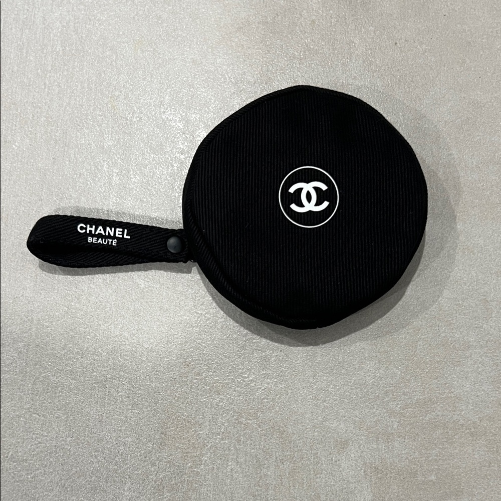 CHANEL Black Round Key Holder